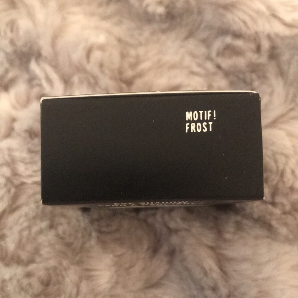 MAC Eye Shadow in Motif! BNIB - Picture 5 of 8